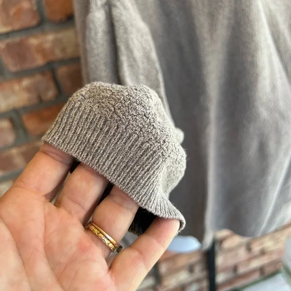 Stephanie Schuster latte brown ribbed neckline 3/4 sleeves ribbed cuffs and hem - Picture 3 of 9